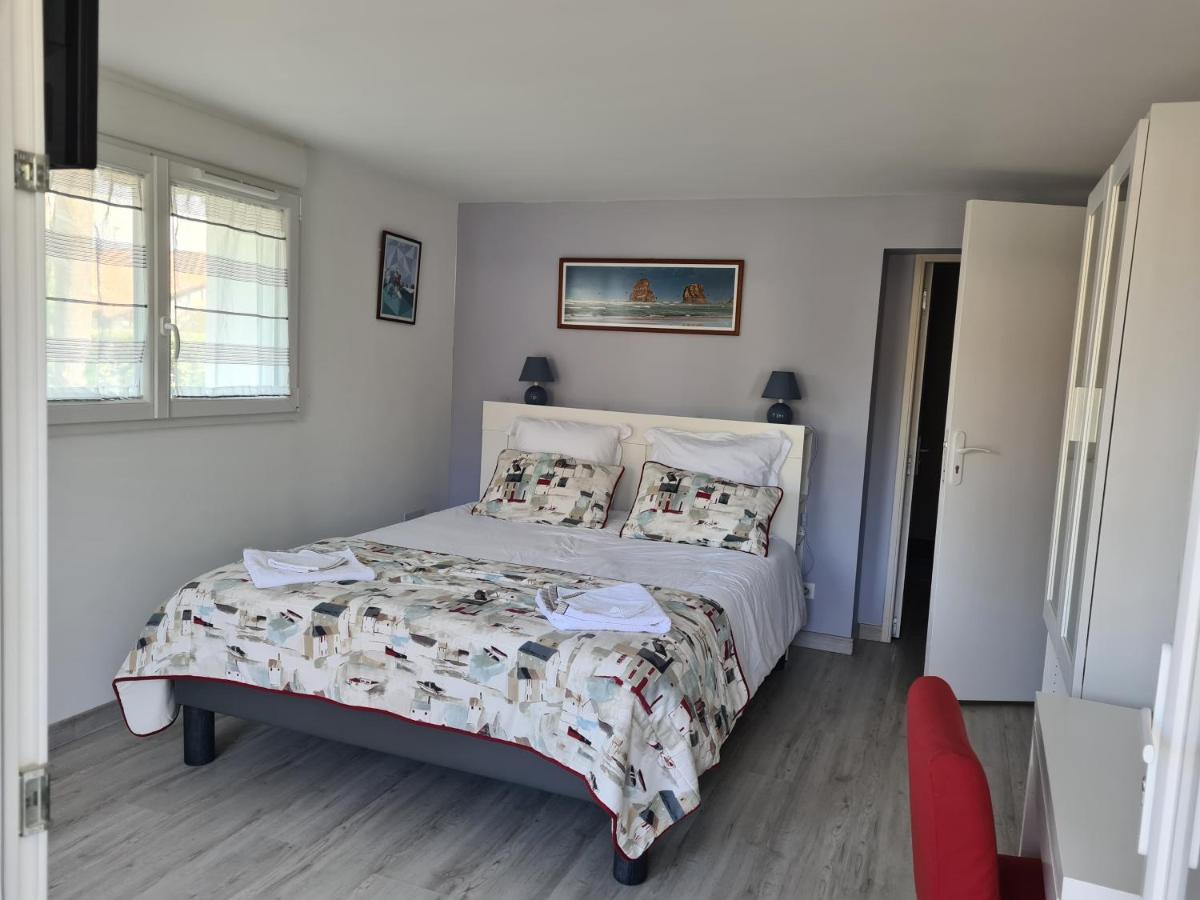 Appartement Avec Cuisine Et Grande Piscine Chauffee Хендае Екстериор снимка