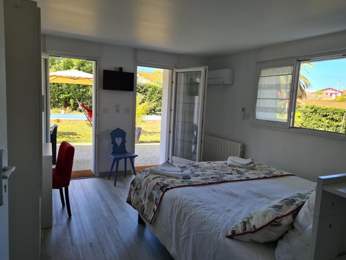 Appartement Avec Cuisine Et Grande Piscine Chauffee Хендае Екстериор снимка
