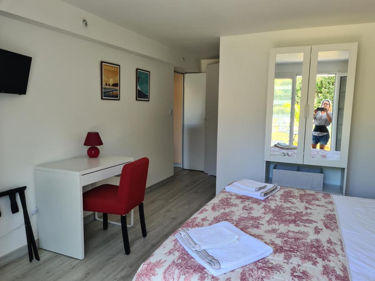 Appartement Avec Cuisine Et Grande Piscine Chauffee Хендае Екстериор снимка
